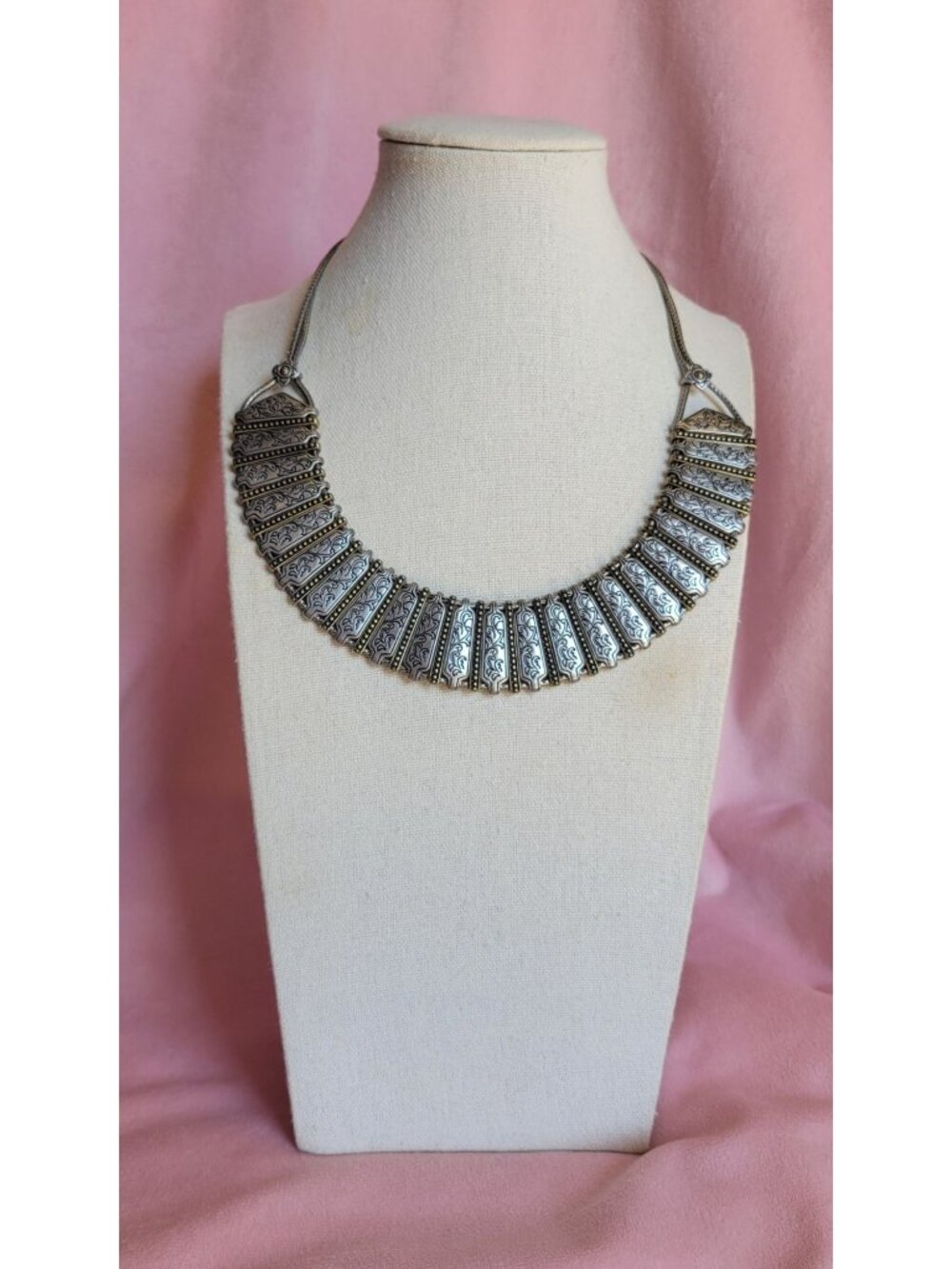 Lia Sophia Kia Family Signature Collection Collar Silver Tone Etched Necklace NF